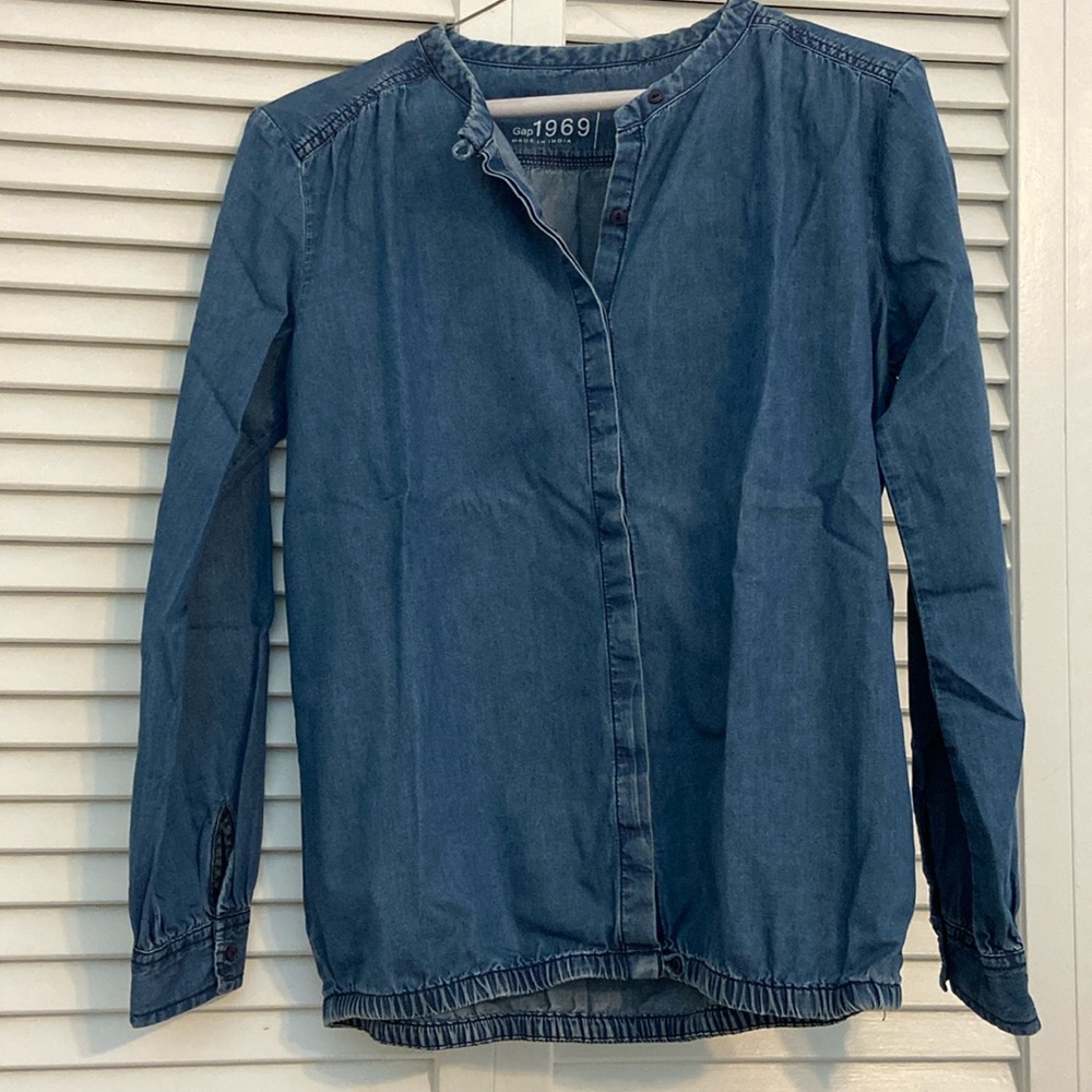 Gap denim button down shirt